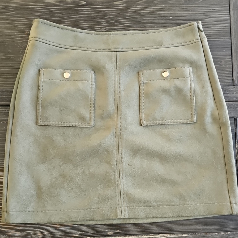 Classic LOFT Olive Mini Skirt with Pockets